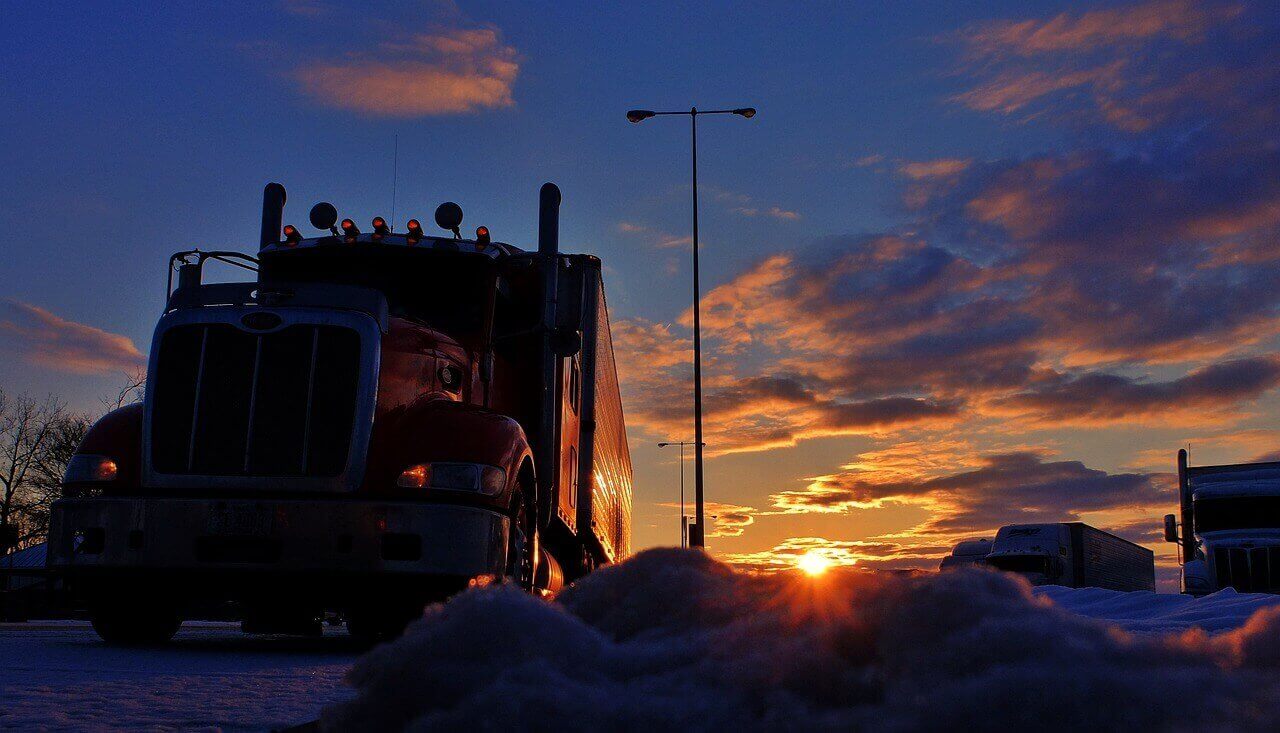 semi-truck-parked-at-truck-parking-lot